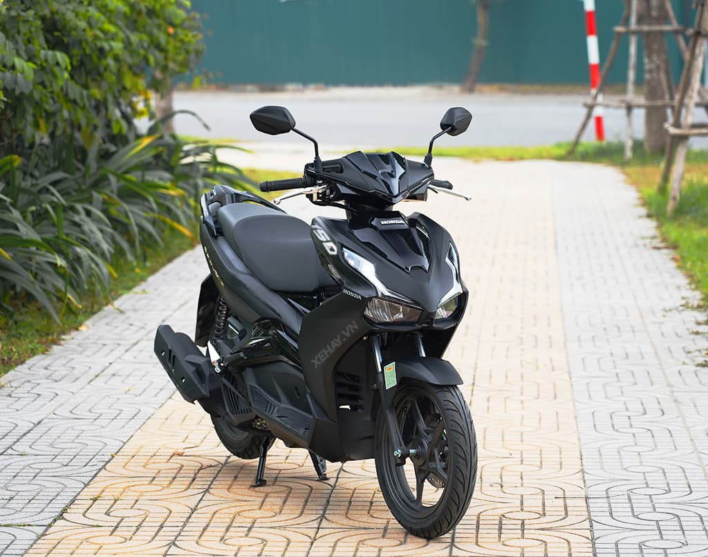 Honda Air-Blade 150 in black color with smart key
