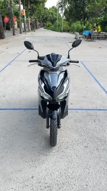 Honda Air-Blade 125 in silver color with smart key